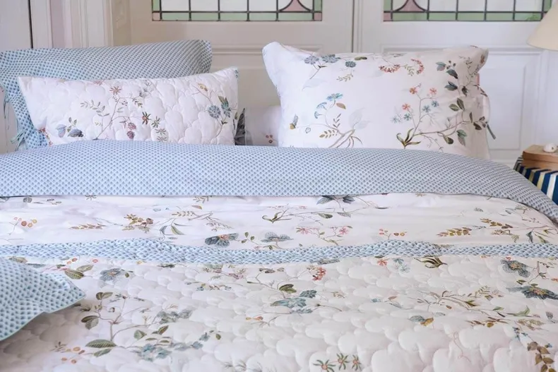 Sierkussen Quilted Kawai Flower Wit